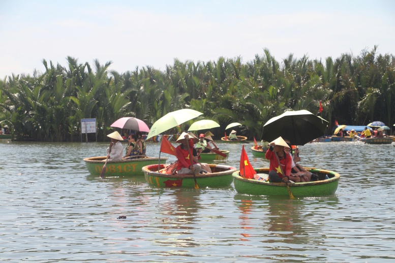 Miền Trung đón lượng du khách tăng cao dịp lễ 2/9- Ảnh 3.