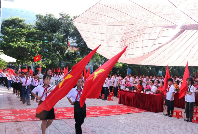 Rộn ràng không khí khai giảng năm học mới ở Lai Châu- Ảnh 3.