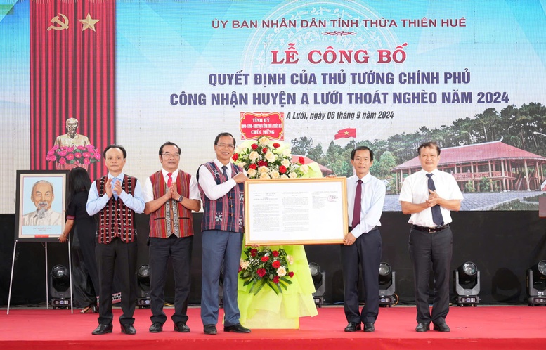 Công bố quyết định công nhận huyện A Lưới (Thừa Thiên Huế) thoát nghèo- Ảnh 1.