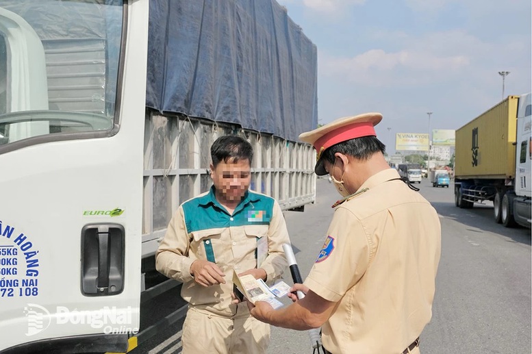 Đồng Nai thực hiện hàng loạt giải pháp để giảm tai nạn, ùn tắc giao thông- Ảnh 1.