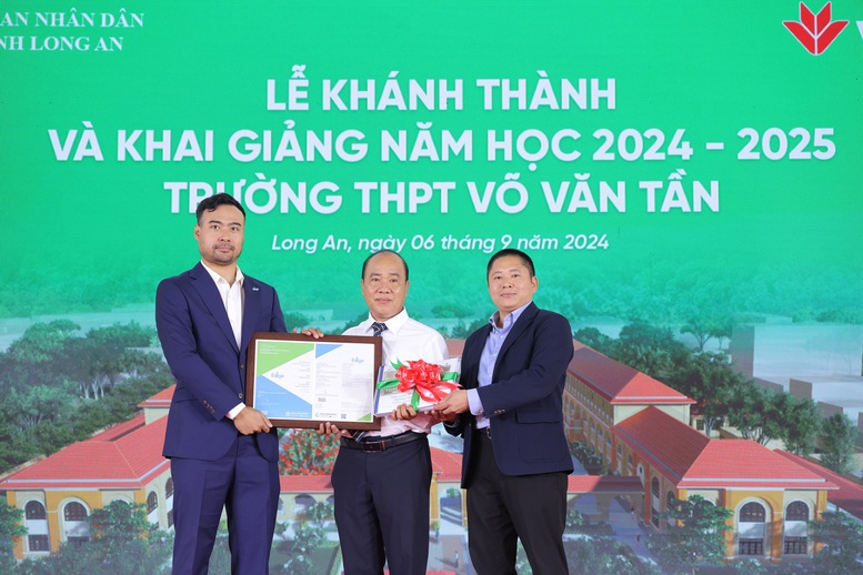 Khánh thành trường học quy mô 100 tỷ đồng do VPBank tài trợ tại Long An- Ảnh 1.