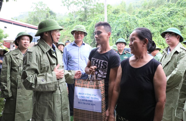 Phó Thủ tướng Bùi Thanh Sơn đi kiểm tra thiệt hại, chỉ đạo các biện pháp cấp bách khắc phục hậu quả cơn bão số 3 tại Yên Bái- Ảnh 7.