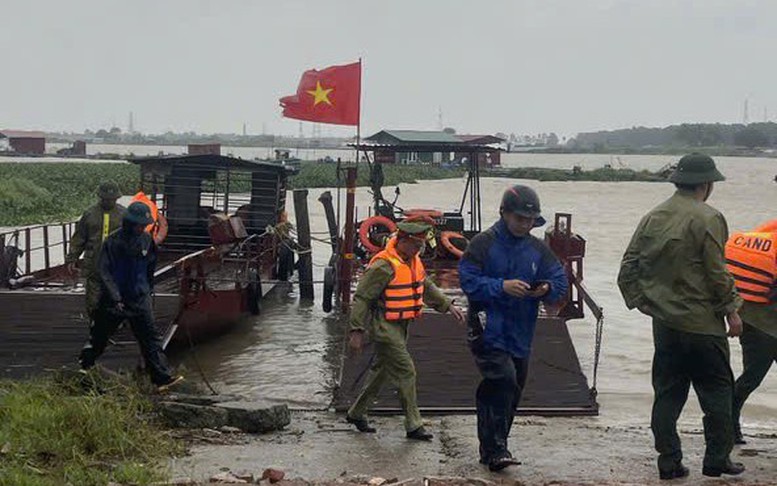 Hải Dương: Các lực lượng chức năng tích cực hỗ trợ người dân chống bão Yagi