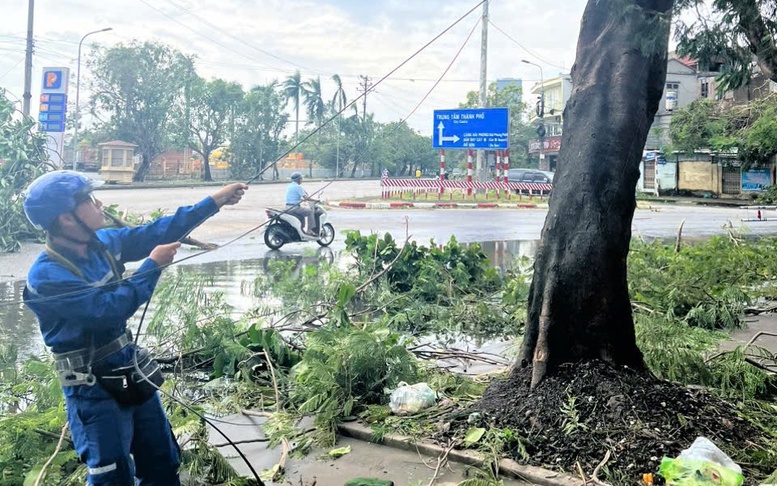 Khẩn trương khôi phục thông tin liên lạc tại Hải Phòng và Quảng Ninh