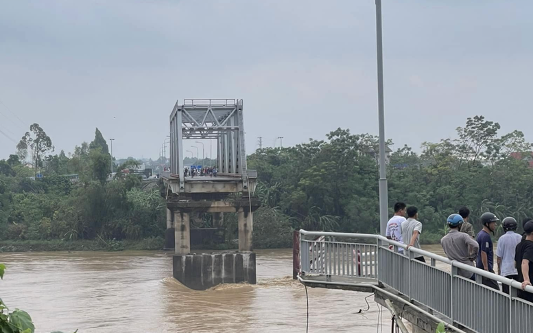 Phú Thọ: Cấm phương tiện lưu thông trên 2 cầu Tứ Mỹ và Trung Hà