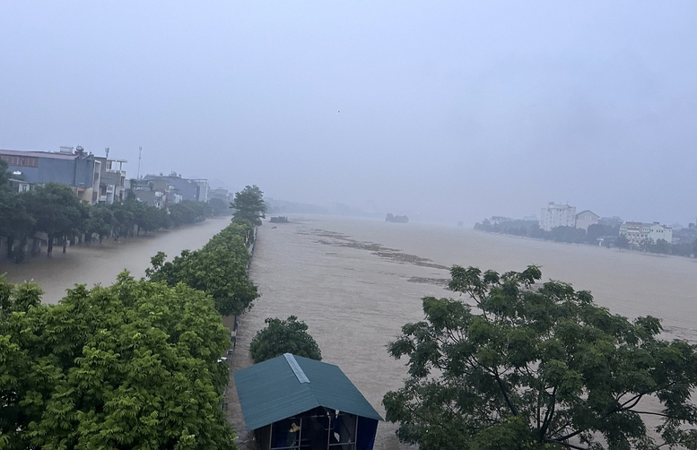 Phó Thủ tướng Lê Thành Long: Khắc phục sớm tình trạng chia cắt, cô lập do mưa lũ tại Lào Cai, không để người dân bị đói- Ảnh 5.