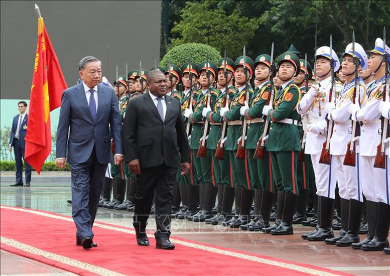 Tổng Bí thư, Chủ tịch nước Tô Lâm chủ trì Lễ đón chính thức Tổng thống Mozambique- Ảnh 3.