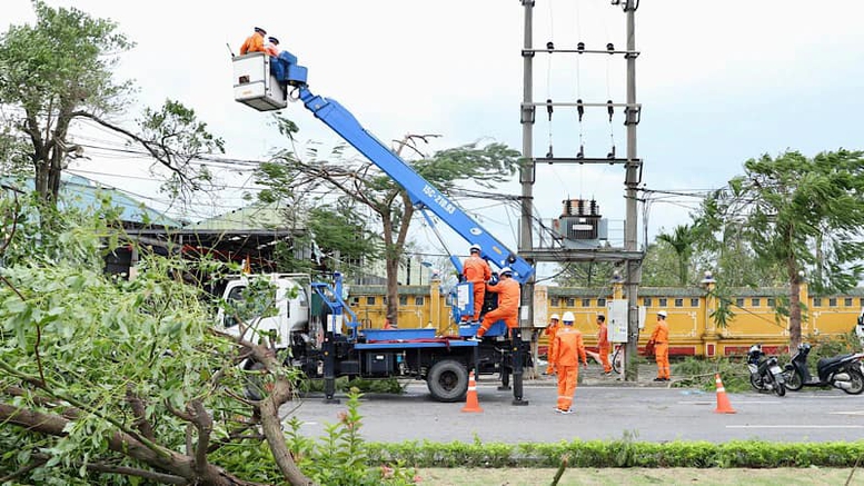 4,2 triệu khách hàng được khôi phục, cấp điện trở lại sau bão số 3- Ảnh 1.