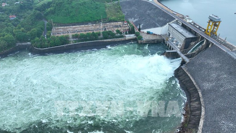 Mở thêm cửa xả hồ thủy điện Thác Bà và Tuyên Quang- Ảnh 1.