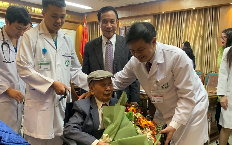 Cụ ông 103 tuổi bị đột quỵ được điều trị thành công ngoạn mục