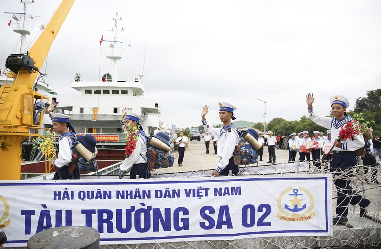 'Pháo đài thép' đón Xuân giữa trùng khơi- Ảnh 3.