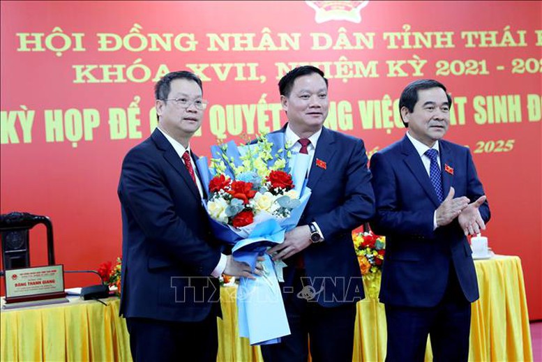 Ông Nguyễn Mạnh Hùng được bầu giữ chức Chủ tịch UBND tỉnh Thái Bình