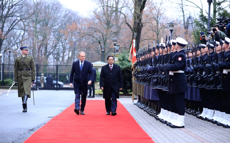 Thủ tướng Donald Tusk chủ trì lễ đón Thủ tướng Phạm Minh Chính thăm chính thức Ba Lan