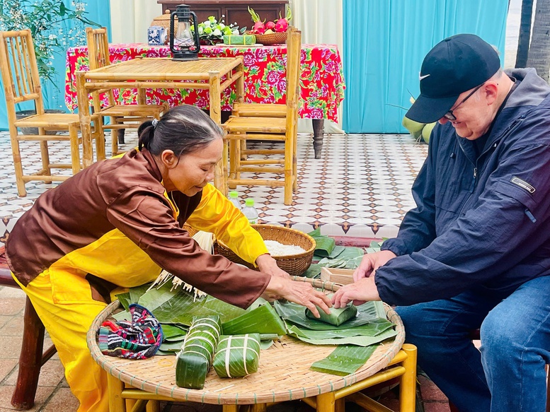 Du khách hào hứng trải nghiệm Tết Việt- Ảnh 2.