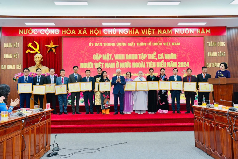 Ủy ban Trung ương MTTQ Việt Nam vinh danh kiều bào tiêu biểu năm 2024- Ảnh 1.