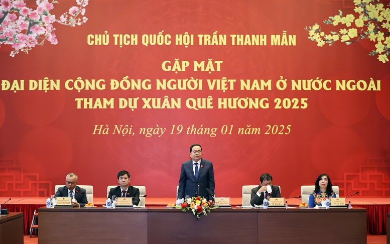 Chủ tịch Quốc hội tiếp đoàn kiều bào tiêu biểu dự Xuân Quê hương 2025