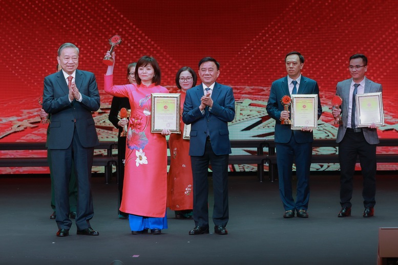 Kỷ nguyên mới đòi hỏi báo chí phát triển tương xứng, vươn mình cùng dân tộc- Ảnh 3. Kỷ nguyên mới đòi hỏi báo chí phát triển tương xứng, vươn mình cùng dân tộc- Ảnh 3.