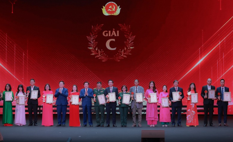 Kỷ nguyên mới đòi hỏi báo chí phát triển tương xứng, vươn mình cùng dân tộc- Ảnh 4. Kỷ nguyên mới đòi hỏi báo chí phát triển tương xứng, vươn mình cùng dân tộc- Ảnh 4.
