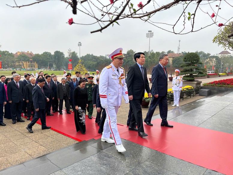 Lãnh đạo Đảng, Nhà nước vào Lăng viếng Chủ tịch Hồ Chí Minh- Ảnh 2.