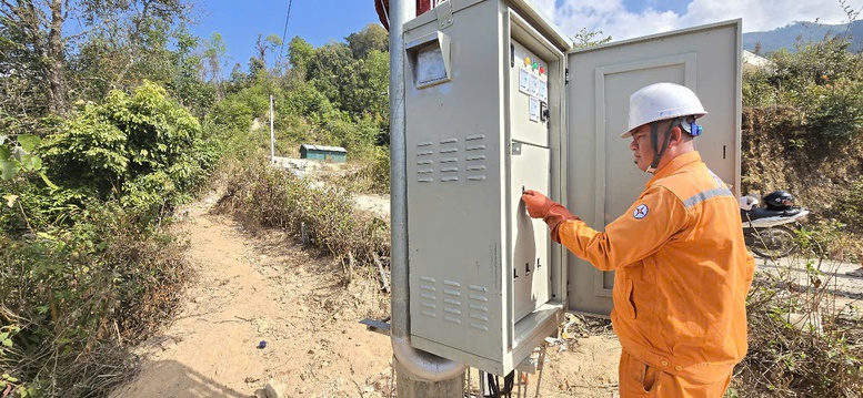 Lai Châu: Thêm hàng trăm hộ vùng sâu vùng xa có điện lưới quốc gia trước Tết Nguyên đán- Ảnh 1.