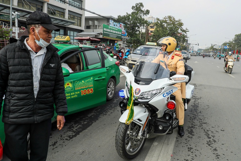 Ngày đầu nghỉ Tết Ất Tỵ: Tai nạn giảm cả 3 tiêu chí, không có ùn tắc kéo dài- Ảnh 1.