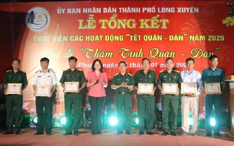 Ấm áp 'Tết quân - dân' ở An Giang