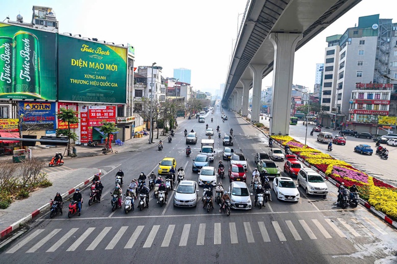 Tại khu vực nội thành Hà Nội, lưu lượng phương tiện tại một số tuyến đường có địa điểm du Xuân, giải trí, đền, chùa tăng, đôi lúc di chuyển chậm, nhưng không xảy ra ùn tắc kéo dài