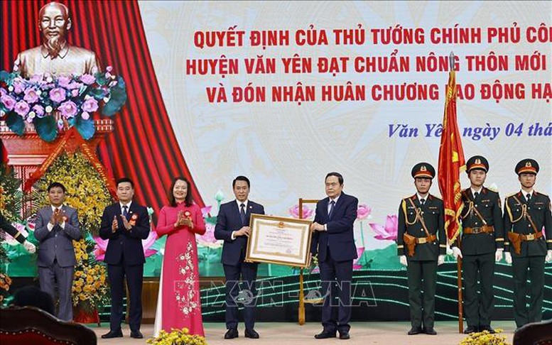 Chủ tịch Quốc hội dự lễ công bố huyện Văn Yên đạt chuẩn nông thôn mới