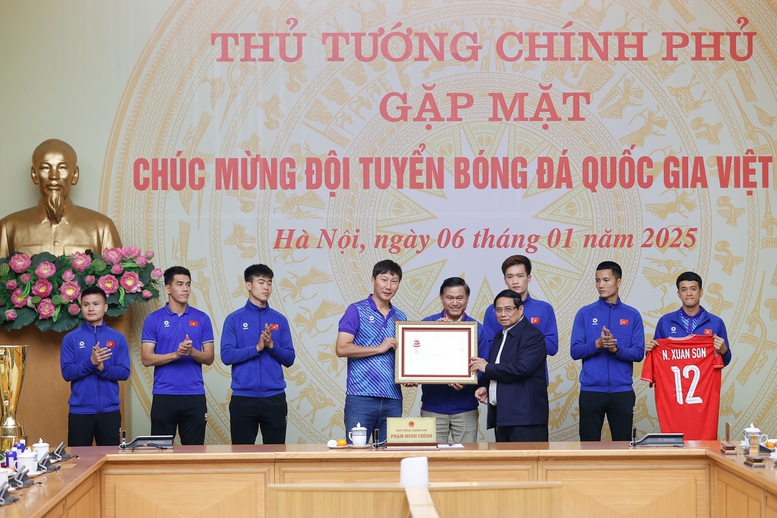 Thủ tướng gặp mặt chúc mừng đội tuyển bóng đá quốc gia- Ảnh 9.