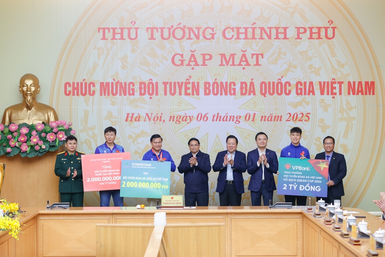 Thủ tướng gặp mặt chúc mừng đội tuyển bóng đá quốc gia- Ảnh 7.