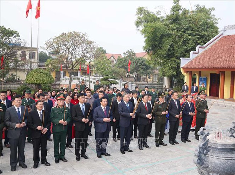 Tổng Bí thư Tô Lâm thăm và chúc Tết Đảng bộ, chính quyền và nhân dân tỉnh Hưng Yên- Ảnh 5.