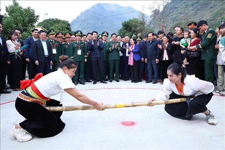 Chủ tịch nước Lương Cường thăm, chúc tết tại xã Pa Tần, Lai Châu- Ảnh 4.