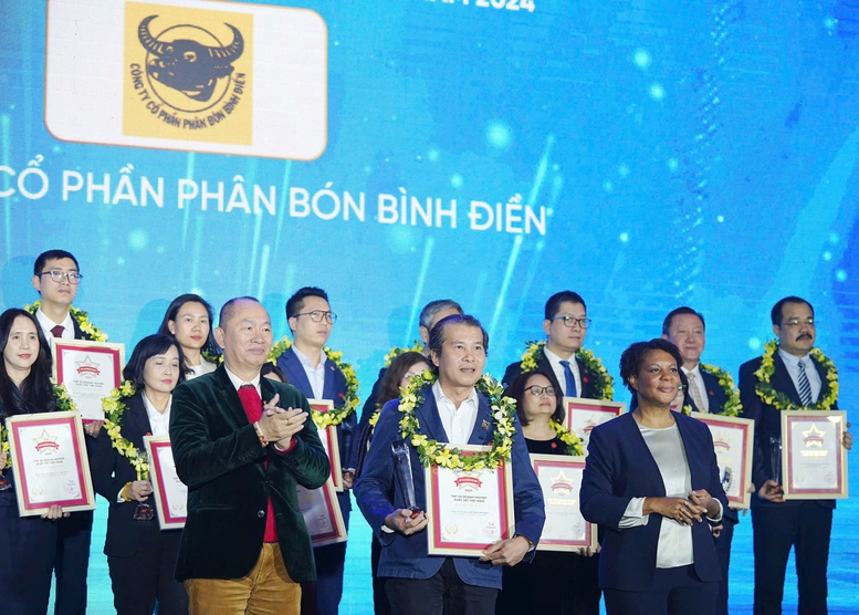 Phân bón Bình Điền tiếp tục đạt danh hiệu "Top 50 doanh nghiệp xuất sắc nhất Việt Nam năm 2024".- Ảnh 1.