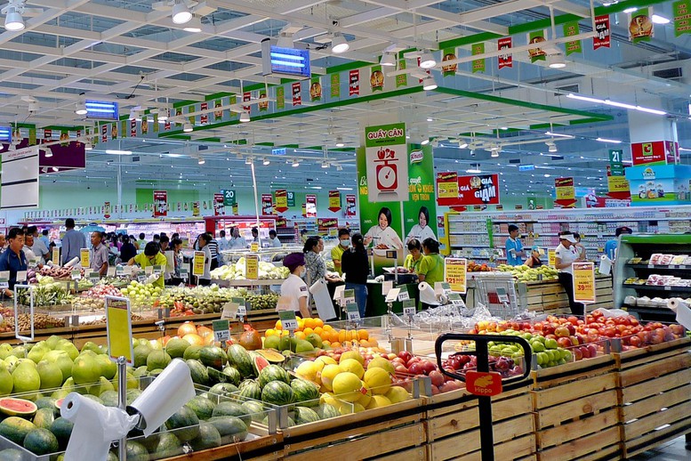 Đảm bảo nguồn cung hàng hóa thiết yếu mùa mưa bão và giai đoạn cuối năm- Ảnh 1.