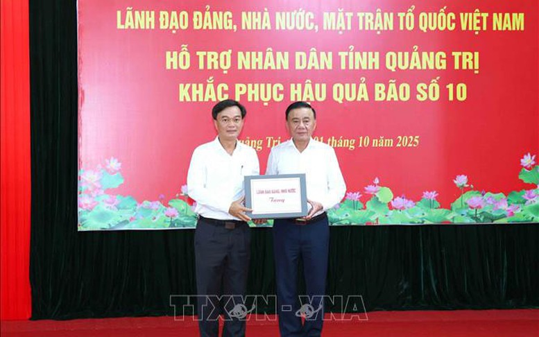 Thường trực Ban Bí thư thăm, động viên, trao hỗ trợ tỉnh Quảng Trị khắc phục hậu quả bão số 10