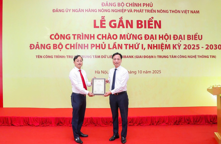 Agribank gắn biển công trình Trung tâm dữ liệu chào mừng Đại hội Đảng bộ Chính phủ- Ảnh 3.