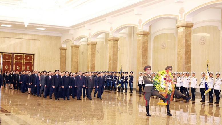 Tổng Bí thư Tô Lâm đặt hoa tưởng nhớ Chủ tịch Kim Nhật Thành và Tổng Bí thư Kim Jong-il- Ảnh 1.