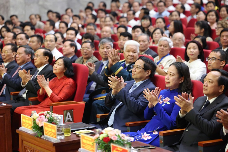Thủ tướng: Để Hà Nội là nơi 'phát sáng nhân tài; khai phóng trí tuệ; lan tỏa nhân văn; hòa hợp thiên nhiên; tiến cùng thời đại'- Ảnh 2.