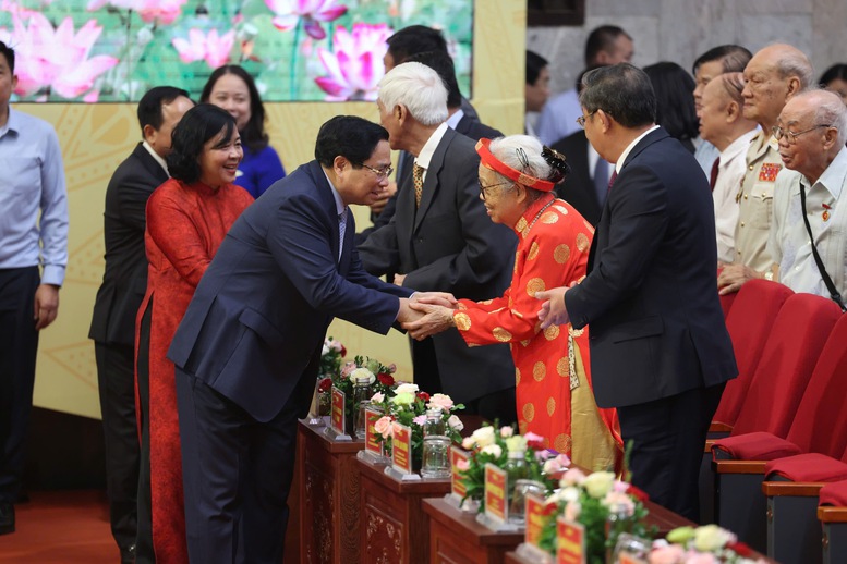 Thủ tướng: Để Hà Nội là nơi 'phát sáng nhân tài; khai phóng trí tuệ; lan tỏa nhân văn; hòa hợp thiên nhiên; tiến cùng thời đại'- Ảnh 1.