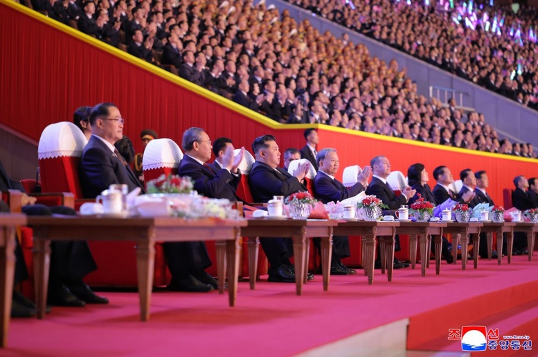 Lễ duyệt binh kỷ niệm 80 năm thành lập Đảng Lao động Triều Tiên- Ảnh 1.