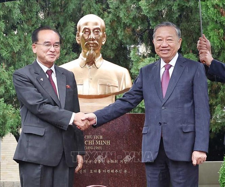 Tổng Bí thư Tô Lâm dự Lễ khánh thành tượng Chủ tịch Hồ Chí Minh tại Triều Tiên- Ảnh 2.