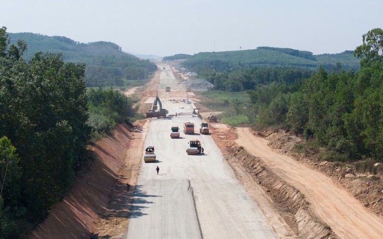 Quyết liệt xử lý vướng mắc, đẩy nhanh tiến độ cao tốc Quảng Ngãi - Hoài Nhơn