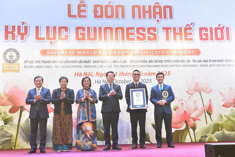 Đón nhận Kỷ lục Guinness Thế giới: Bức tranh sơn mài 'Bác Hồ đọc Tuyên ngôn Độc lập'- Ảnh 1.