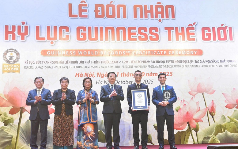Đón nhận Kỷ lục Guinness Thế giới: Bức tranh sơn mài 'Bác Hồ đọc Tuyên ngôn Độc lập'