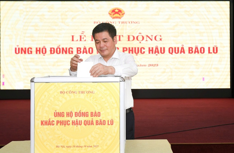 Bộ Công Thương quyên góp gần 1 tỷ đồng ủng hộ đồng bào khắc phục hậu quả bão lũ- Ảnh 1.