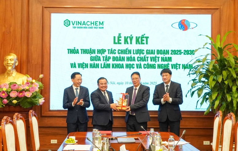 VINACHEM và Viện Hàn lâm Khoa học và Công nghệ Việt Nam ký kết hợp tác chiến lược- Ảnh 5. VINACHEM và Viện Hàn lâm Khoa học và Công nghệ Việt Nam ký kết hợp tác chiến lược- Ảnh 5.