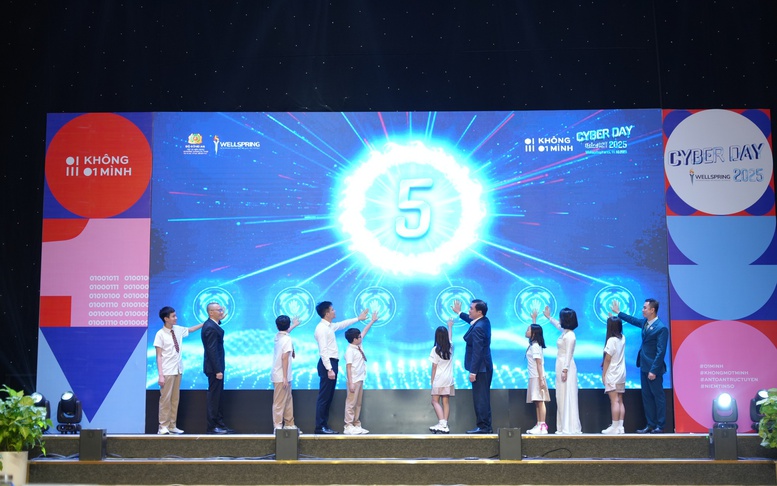 Lan tỏa thông điệp 'Không một mình': Chung tay bảo vệ trẻ em trên không gian mạng