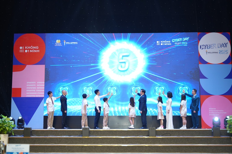 Lan tỏa thông điệp 'Không một mình': Chung tay bảo vệ trẻ em trên không gian mạng- Ảnh 1.