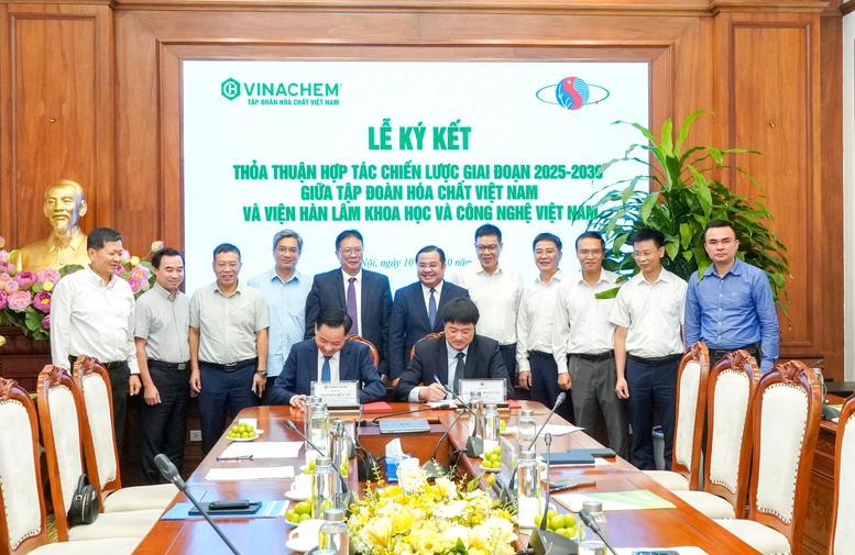 VINACHEM và Viện Hàn lâm Khoa học và Công nghệ Việt Nam ký kết hợp tác chiến lược- Ảnh 1. VINACHEM và Viện Hàn lâm Khoa học và Công nghệ Việt Nam ký kết hợp tác chiến lược- Ảnh 1.