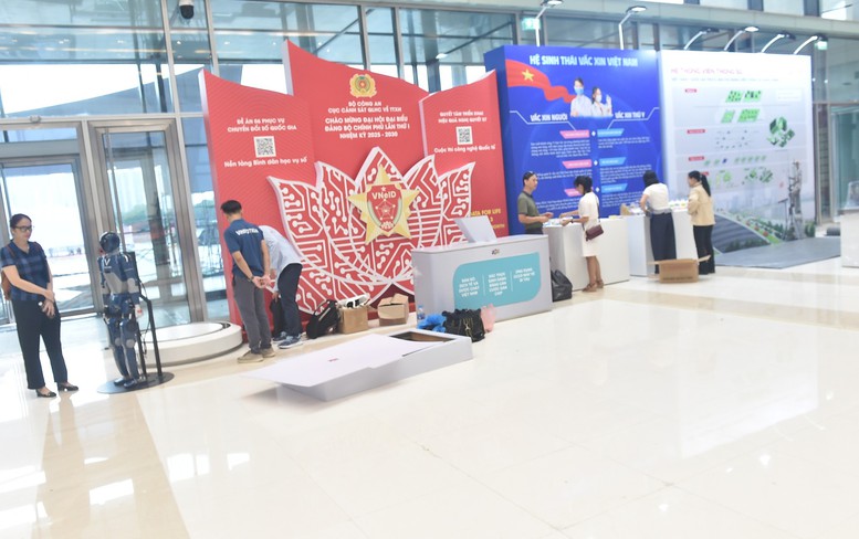 Khẩn trương hoàn thành Triển lãm ảnh, Triển lãm thành tựu văn hóa chào mừng Đại hội Đại biểu Đảng bộ Chính phủ lần thứ nhất- Ảnh 3. Khẩn trương hoàn thành Triển lãm ảnh, Triển lãm thành tựu văn hóa chào mừng Đại hội Đại biểu Đảng bộ Chính phủ lần thứ nhất- Ảnh 3.